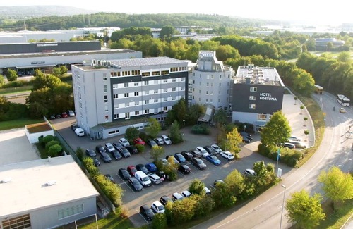 Strick Apartment | Comfortable Street-Facing Double Room with Great Amenities