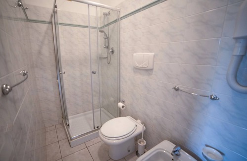 Parghelia Apartment | Cozy Double Room with Breakfast & Family-Friendly Amenities