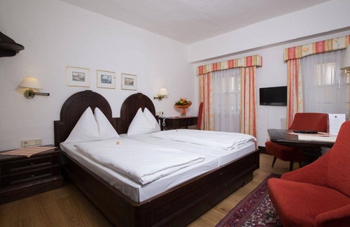 City Centre Salzburg Hotel | Comfortable Double Room with Shower at Altstadthotel Stadtkrug