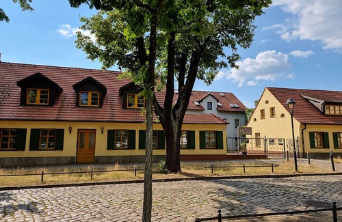 Babelsberg Nord Apartment | Comfortable Double Room with Breakfast & Child-Friendly Amenities