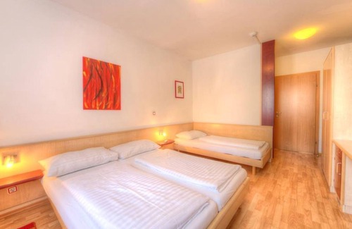 Rust Bed & Breakfast | Comfortable Triple Room with Pool at Hotel am See Rust