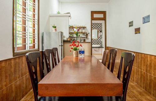 Thuy Xuan Villa | Cozy King Room with Breakfast for 2 - Budget-Friendly Stay