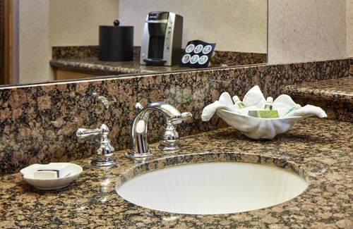 San Simeon Hotel | Ideal King Room with Sofa Bed, Pool Access & Pet-Friendly