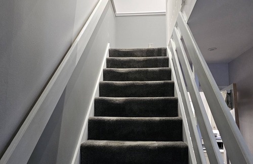 Cannards Grave House | Cozy Kingsize Room with Shared Bathroom & Kitchen Access