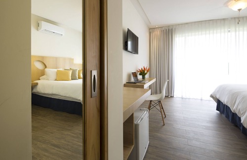 Santa Ana Hotel | Inviting Deluxe Room with Breakfast at Hotel Villa Los Candiles