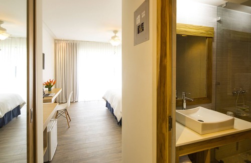 Santa Ana Hotel | Inviting Deluxe Room with Breakfast at Hotel Villa Los Candiles