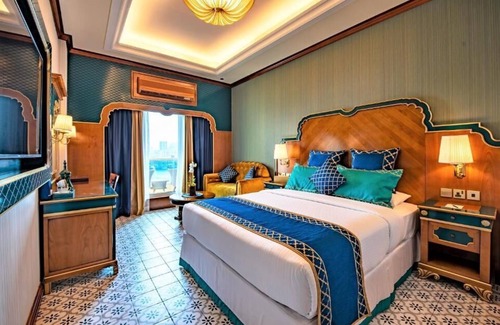 Old Dubai Hotel | Convenient Room Near Baniyas Square Metro with Spa Access
