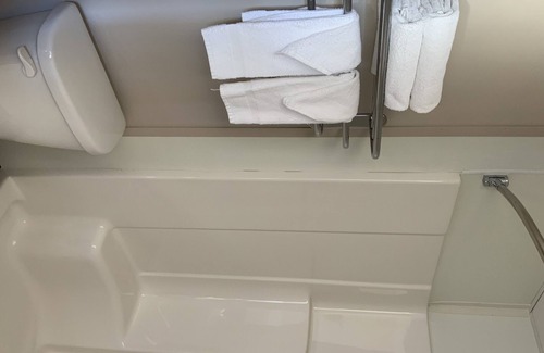 Carlsbad Hotel | Cozy Single Bed Room with Breakfast & Child-Friendly Amenities