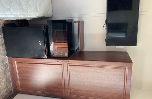 Carlsbad Hotel | Cozy Single Bed Room with Breakfast & Child-Friendly Amenities