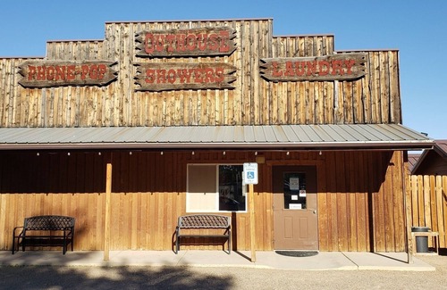 Escalante House | Convenient RV Site with Full Hookup & Family-Friendly Vibe