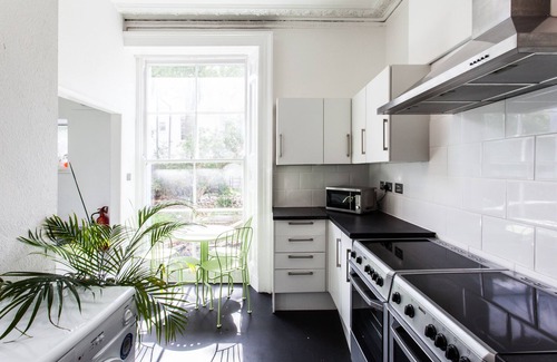 Clifton House | Cozy Double Room with Kitchen - Guest Rated 10/10