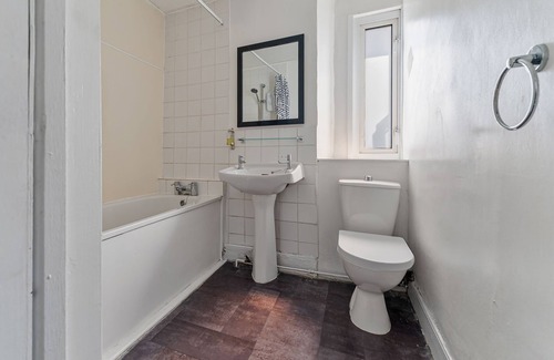 Clifton House | Cozy Double Room with Kitchen - Guest Rated 10/10