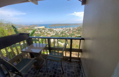Altona Apartment | Cozy Studio at St. Thomas Sunset Gardens with Breakfast