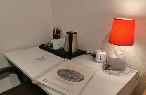 Neubulach Apartment | Inviting Twin Room with Pet-Friendly Amenities & Breakfast