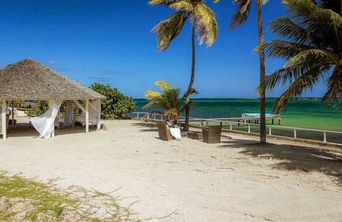 Le Francois House | Seaside Villa with Panoramic Views and Inviting Pool