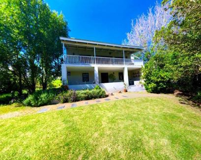 Stanford House | Exceptional Stanford River House: Family-Friendly Escape
