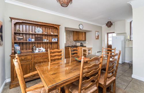 Braithwaite House | Pet-Friendly Stanger Cottage - A Cozy Getaway for Families