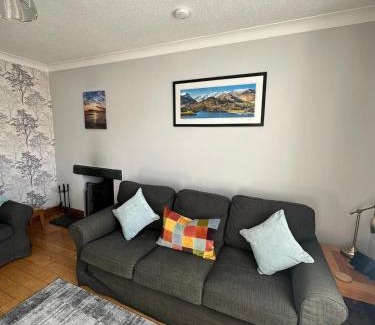 Braithwaite House | Pet-Friendly Stanger Cottage - A Cozy Getaway for Families