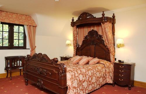 Horley Hotel | Explore Stanhill Court Hotel with Pet-Friendly Amenities