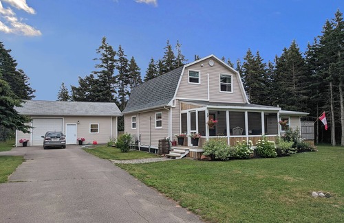 Stanhope House | Stanhope Vacation House – Steps from the Beach, Pet-Friendly!