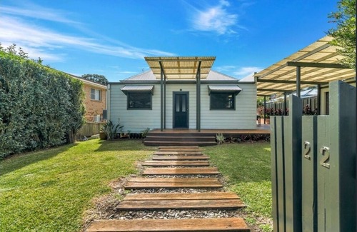 Maclean House | Pet Friendly Retreat: STANLEY COTTAGE with Top Reviews