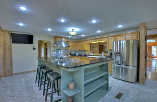 Cherry Log House | Discover Stanley Creek Lodge in the Aska Adventure Area