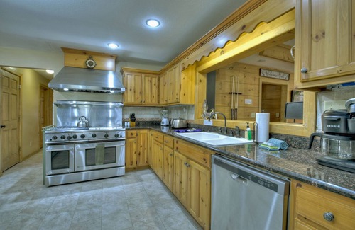Cherry Log House | Discover Stanley Creek Lodge in the Aska Adventure Area