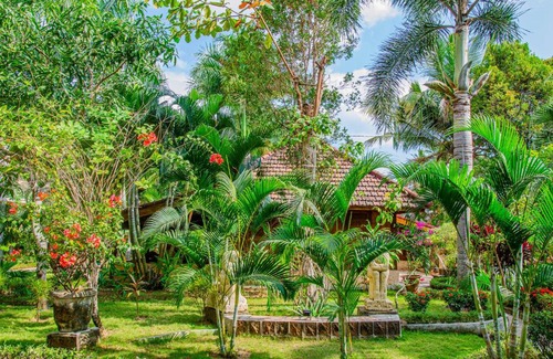 Senggigi House | Pet-Friendly Escape at Stanley Lombok with Pool & Breakfast