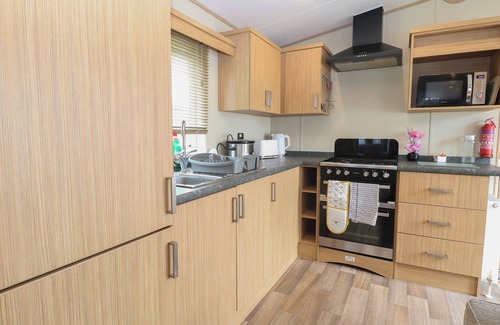Hopton Cottage | Family-Friendly Stanley's Lodge with Pool in Belton, Norfolk