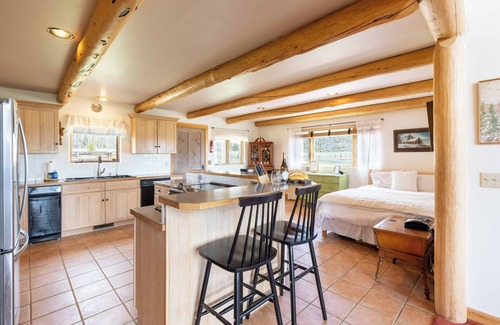 Stanley Cabin | Guest Rated 10/10: Stanley Family-Friendly Retreat