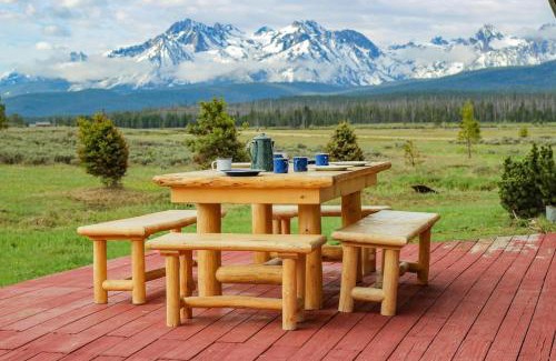 Stanley House | Stanley Home with Panoramic Views, Pet & Child Friendly