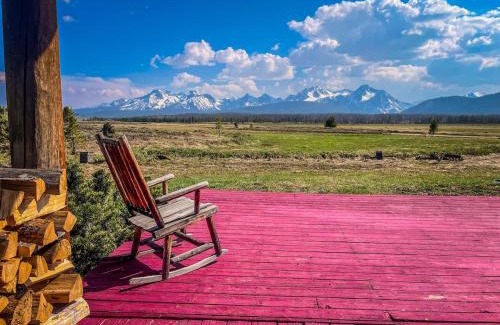 Stanley House | Stanley Home with Panoramic Views, Pet & Child Friendly