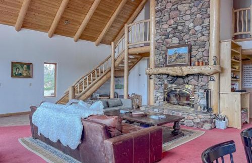 Stanley House | Stanley Home with Panoramic Views, Pet & Child Friendly