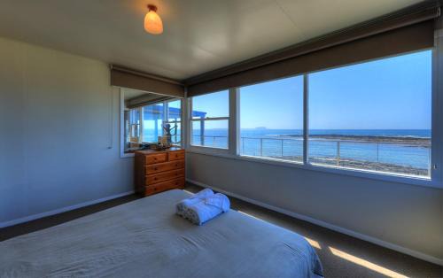 Cowrie Point House | Discover Stanley View Beach House with Oceanfront Amenities
