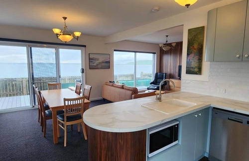 Stanley Hotel | Tranquil Waterfront Stay at Stanley Village Accommodation