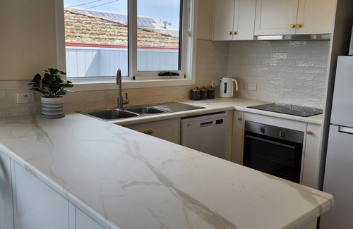 Stanley Hotel | Tranquil Waterfront Stay at Stanley Village Accommodation