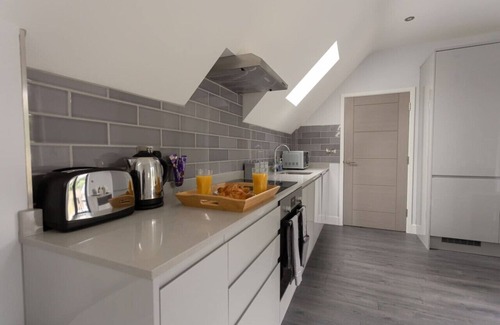 Stanmore Apartment | Stanmore Central: Stylish One Bedroom with Kitchen Amenities