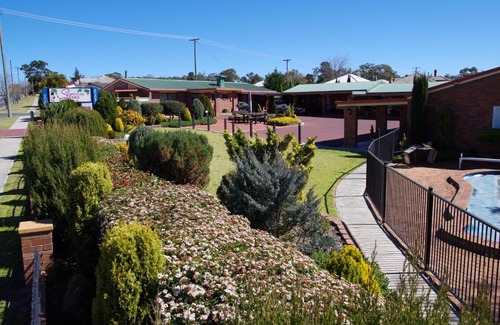 Stanthorpe Hotel | Discover Stannum Lodge Motor Inn: 4-Star Comfort Awaits