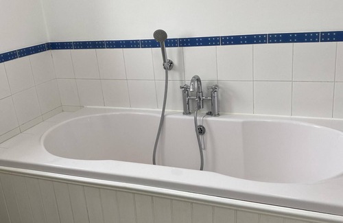 Bishop's Stortford House | Convenient Stansted Airport Guest Rooms with Breakfast