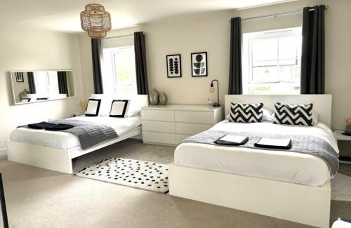 Rickling Green Apartment | Exceptional Stansted Coach House - Family-Friendly Retreat