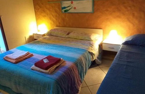Scillichenti House | Comfortable Stanza ad ore Acireale for Family Getaways