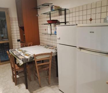 Marco Simone House | Stanza con Bagno Privato in appartamento condiviso