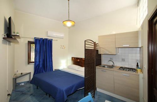 Marina di Caronia Apartment | Cozy Stanza del pescatore: Oceanfront Family Retreat