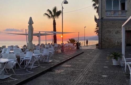 Marina di Caronia Apartment | Cozy Stanza del pescatore: Oceanfront Family Retreat