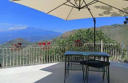 Castelmola Apartment | Elegant Stanza Mylai with Breathtaking Etna Views