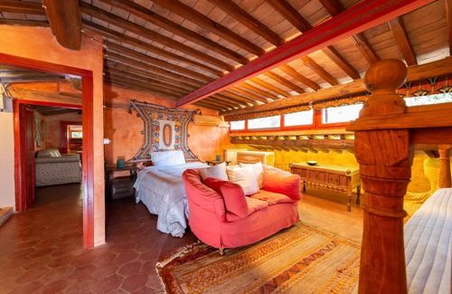 Ronciglione House | Discover Stanza Samarcanda: Poolside Retreat with Spa