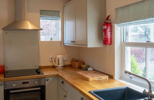 Carlton House | Top-Rated Stapleton/Parkgate Cottages with Family Amenities