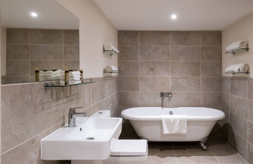 Carlton House | Top-Rated Stapleton/Parkgate Cottages with Family Amenities