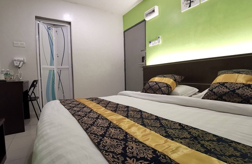 Kampung Tebing Rabak Hotel | Budget-Friendly Getaway at Star Bay Hotel - Family Friendly!
