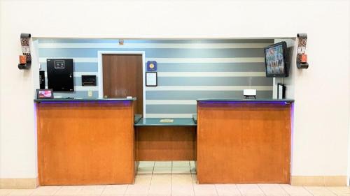 Star City Hotel | Cozy Star City Inn & Suites with Oceanfront Amenities